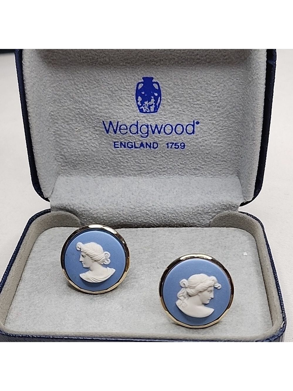 Wedgwood 1759 England 10k gold tone cufflinks